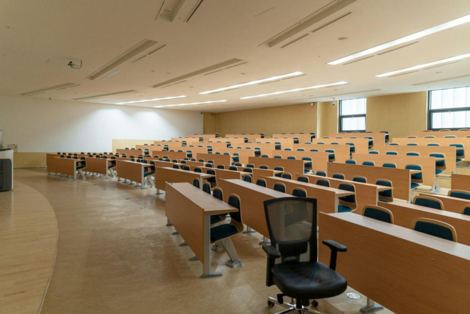 Espace de formation moderne pour l'apprentissage des finances personnelles
